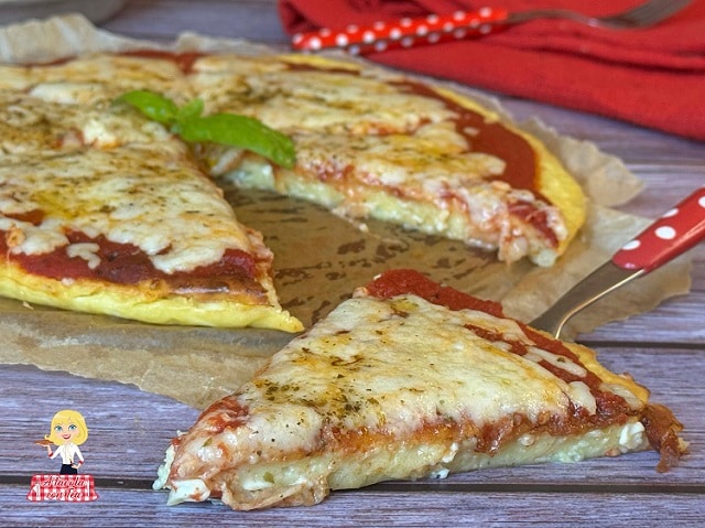 PIZZA MIT HÜTTENKÄSE