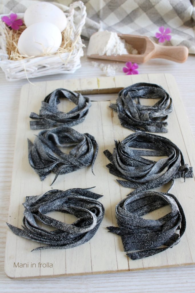 Tagliatelle mit Sepiatinte