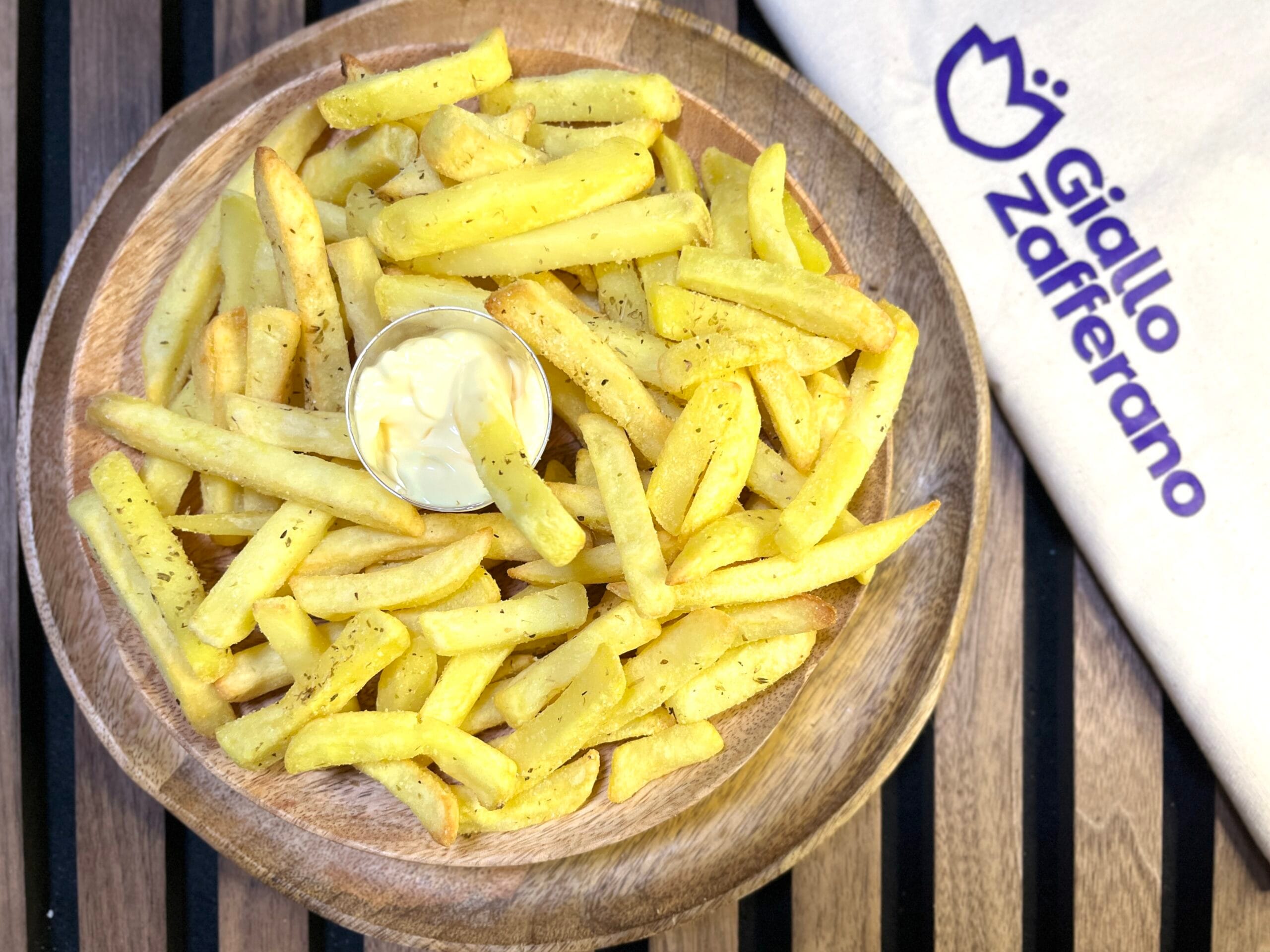 Knusprige Pommes Sticks in der Heißluftfritteuse