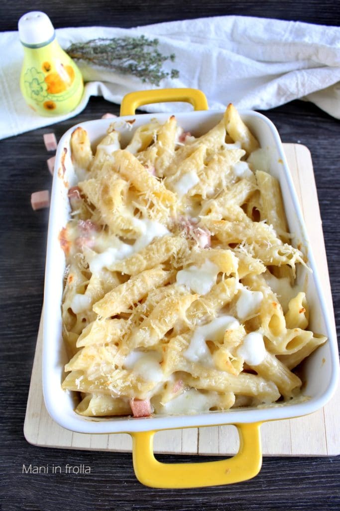 Überbackene Penne mit Schinken und Käse