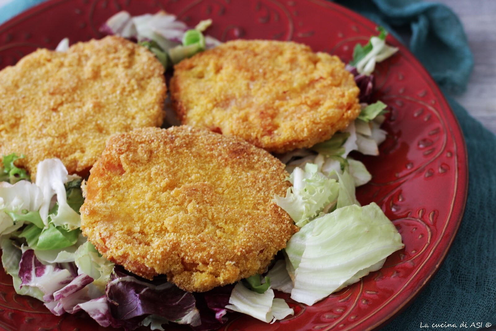 IN DER PFANNE PANIERTE UND GEBRATENE TOMATEN