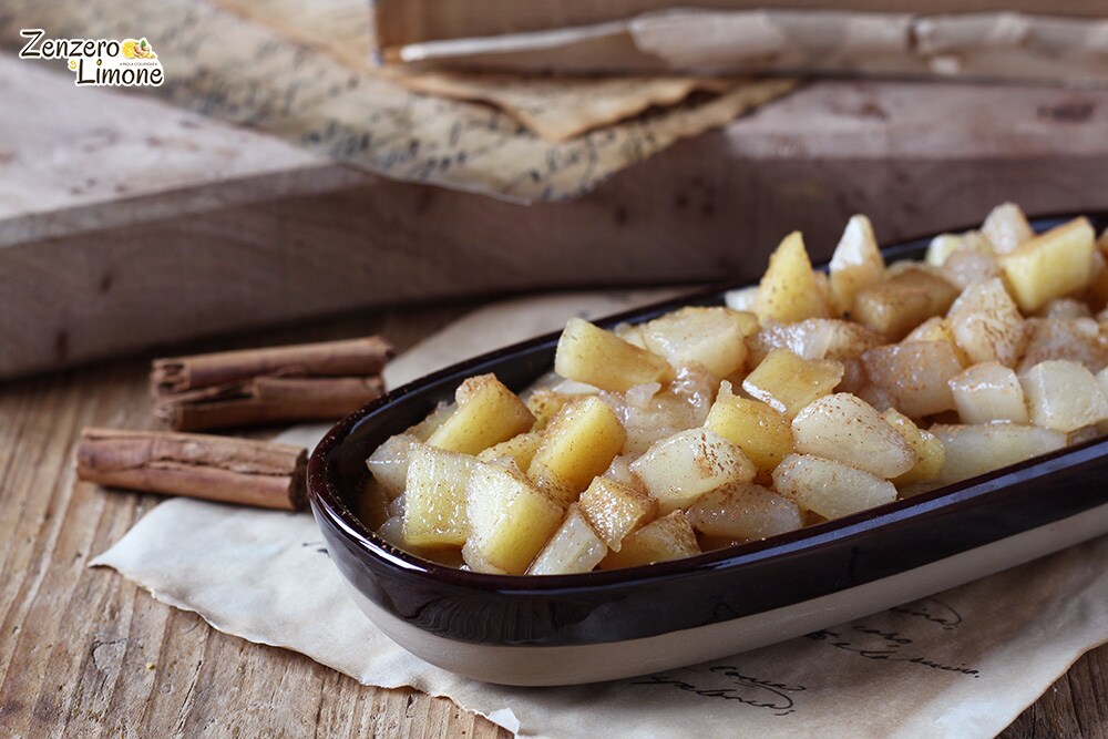 Im Honig gekochtes Obst