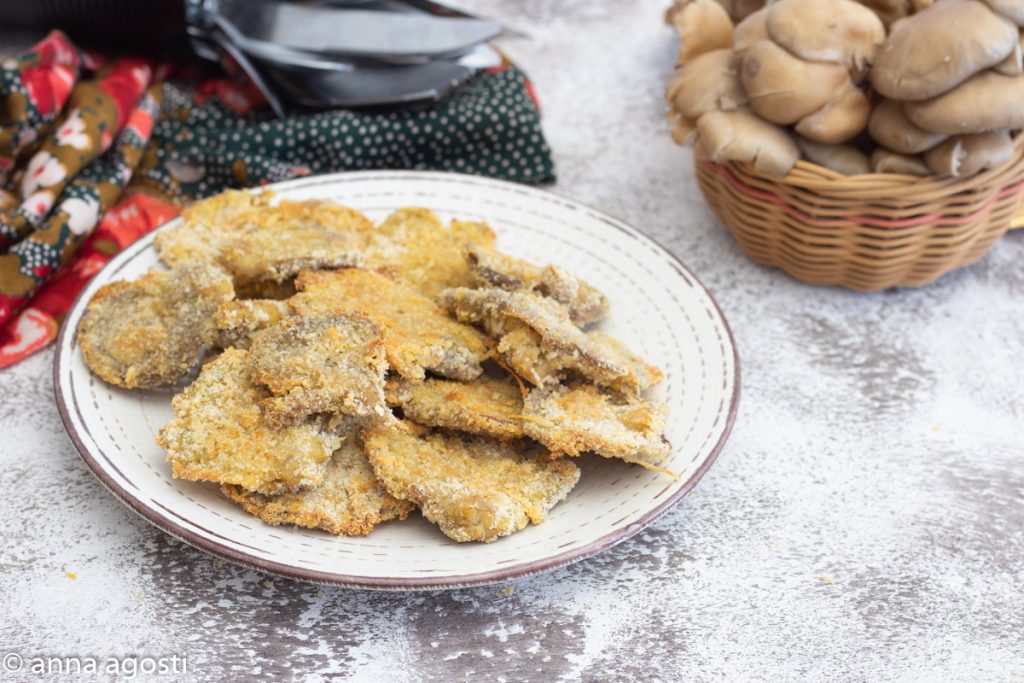 Im Ofen gebackene Pleurotus-Pilze im Paniermantel