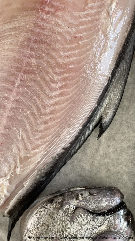 Im Ofen gebratener Fisch mit Kräutern