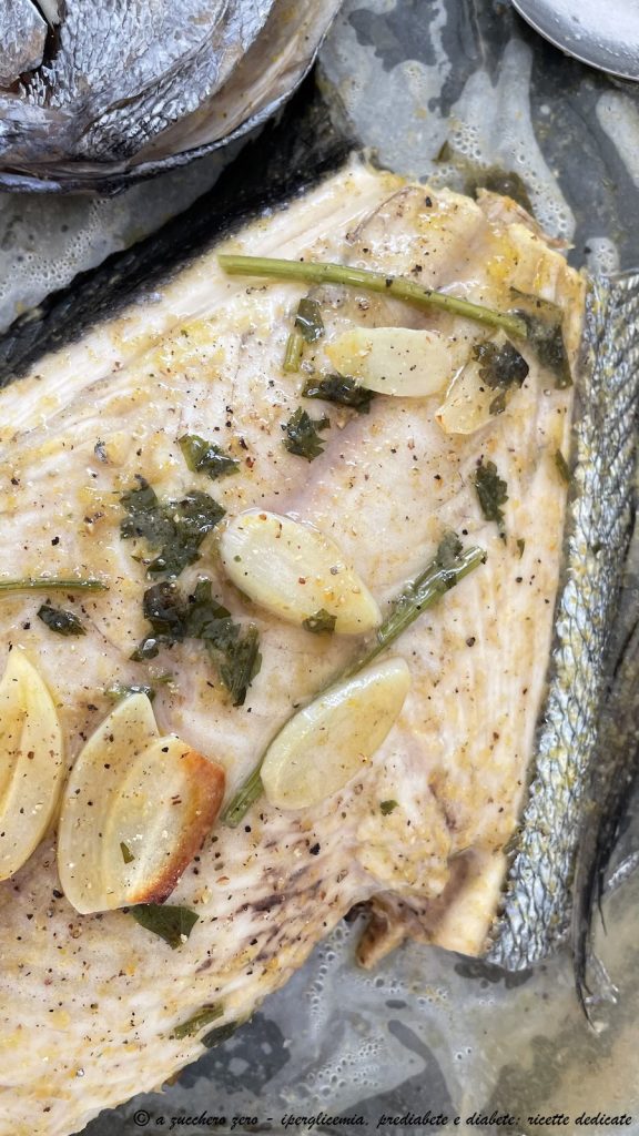 Im Ofen gebratener Fisch mit Kräutern
