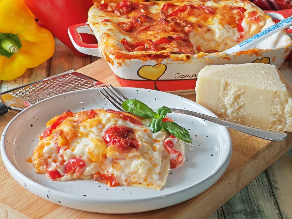 Lasagne aus dem Ofen mit Paprika