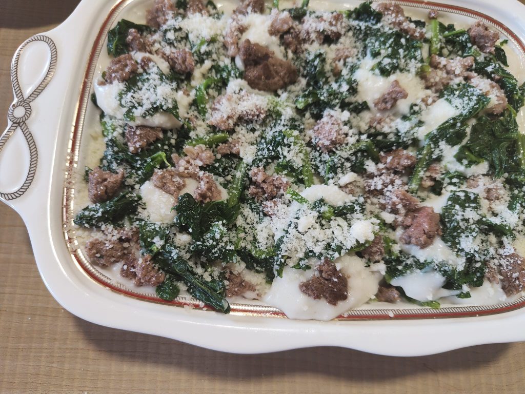 Lasagne mit Stängelkohl und Bratwurst