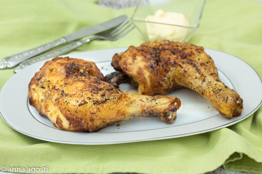 In der Heißluftfritteuse marinierte Hähnchenschenkel