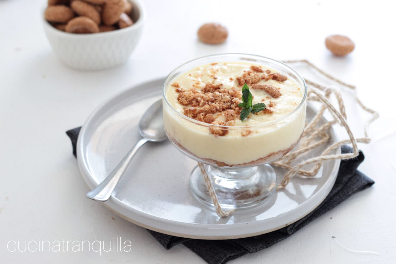 Mango-Creme mit Amaretti