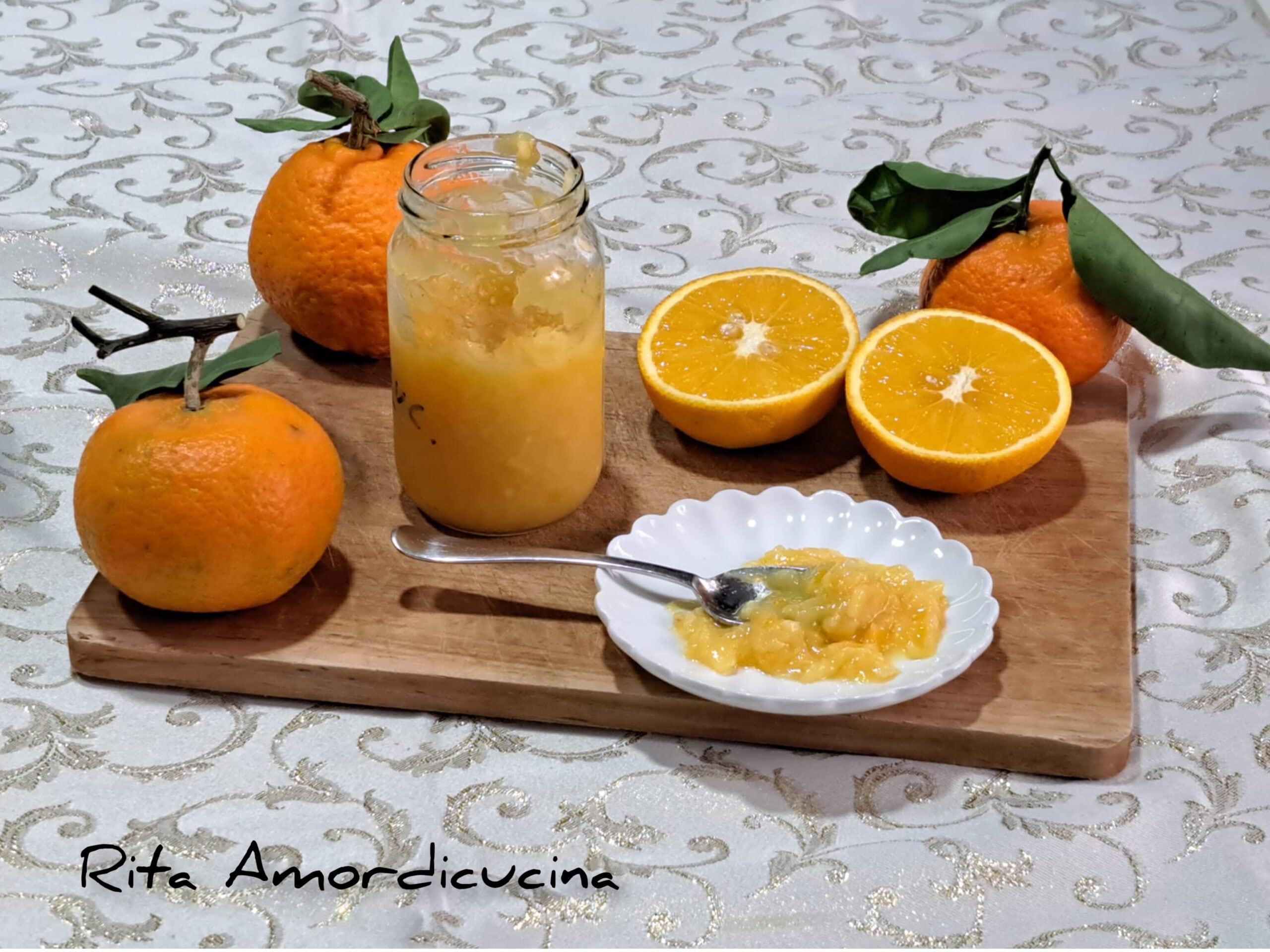 Orangenkompott mit Schale