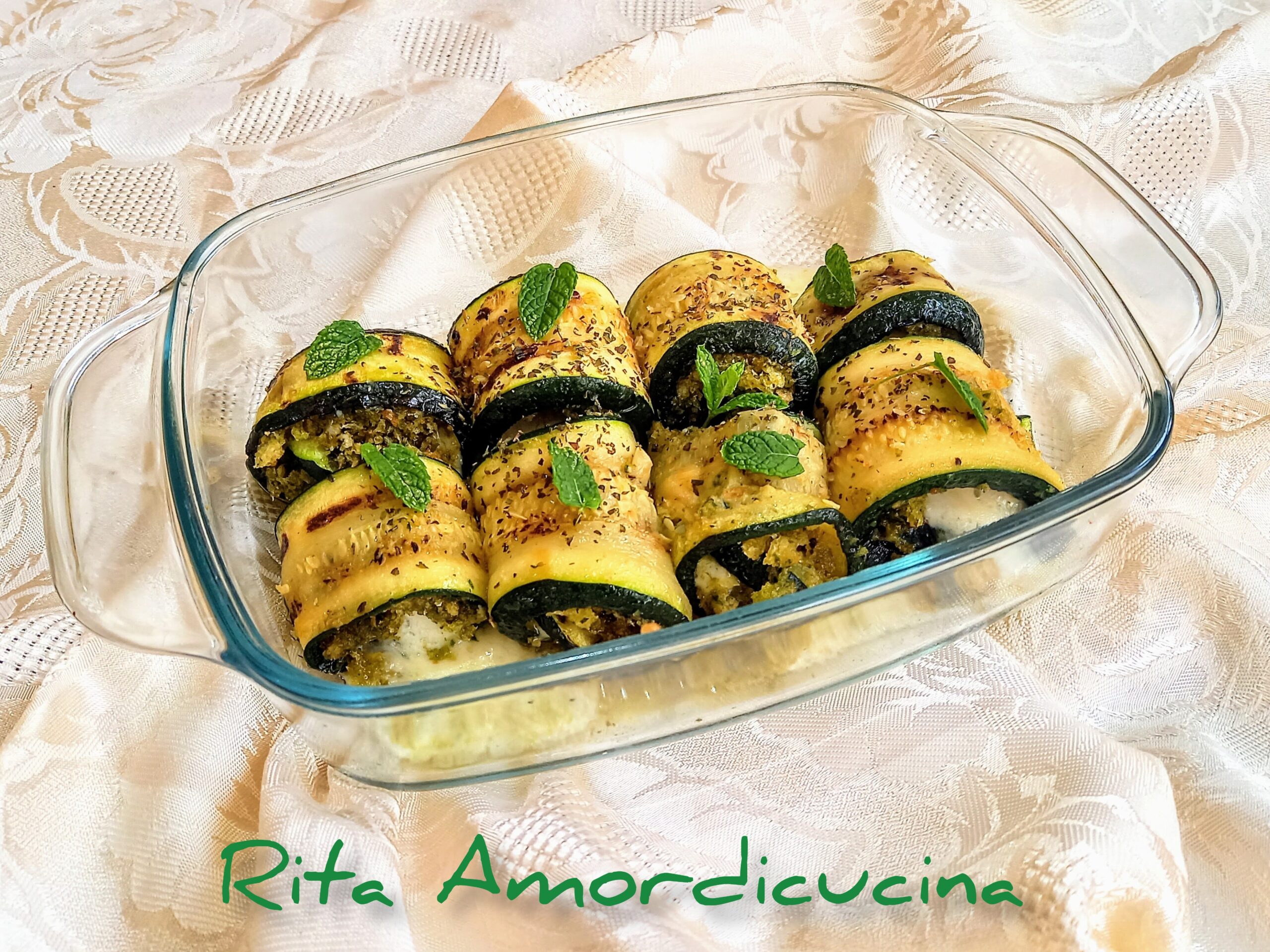 Zucchiniröllchen mit Pestoduft