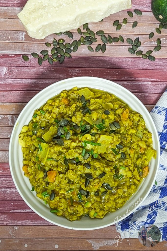 Hülsenfrüchte- und Getreidesuppe: Gerste, Saubohnen und Mangold