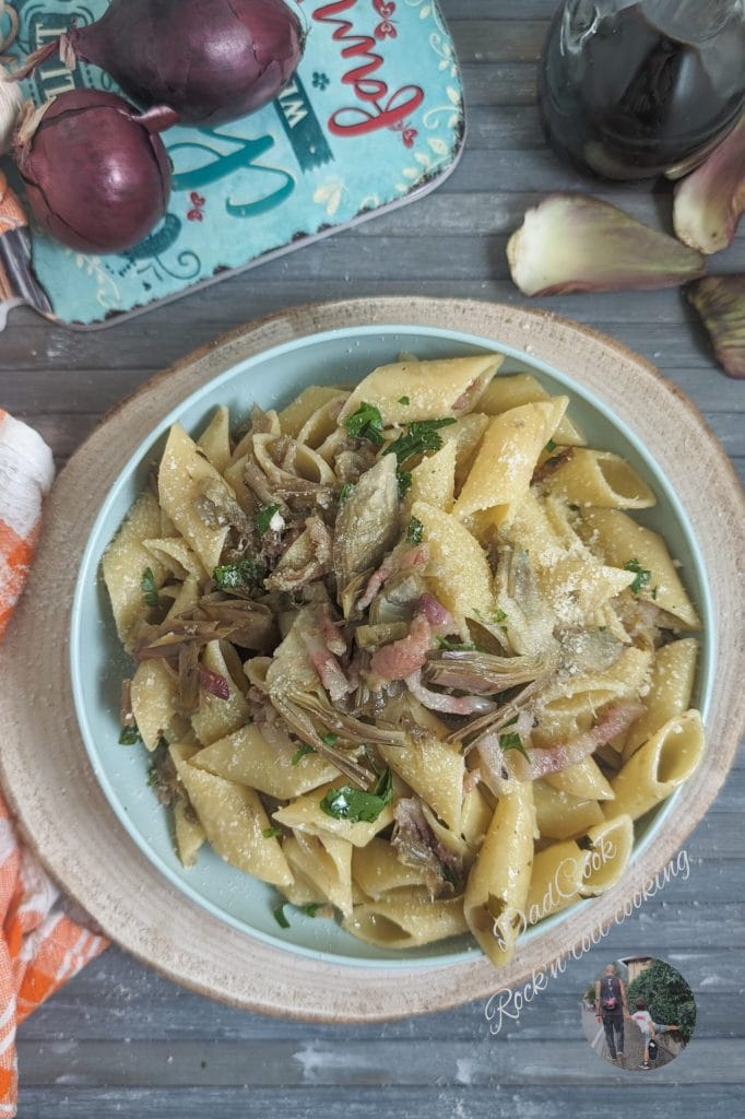 Pasta mit Artischocken und Speck