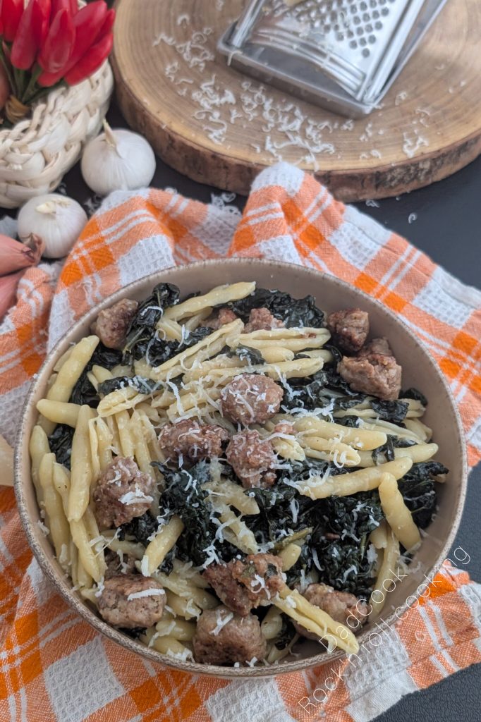 Pasta mit Schwarzkohl und Wurst: Würziges Winterrezept
