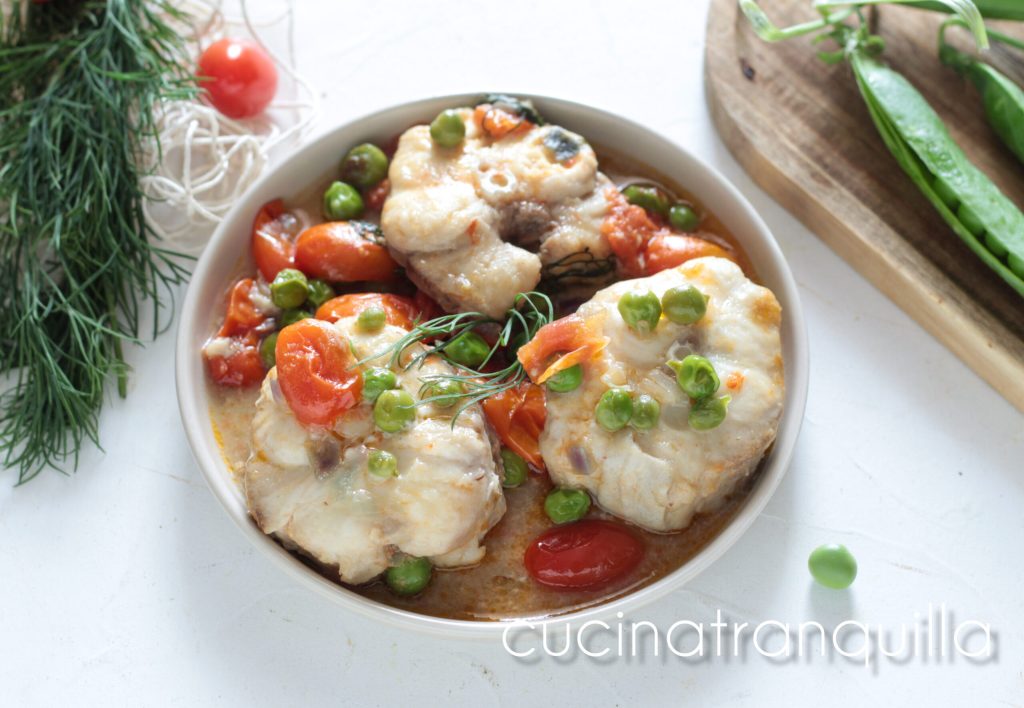 Dornhai Frühling mit Erbsen und Kirschtomaten