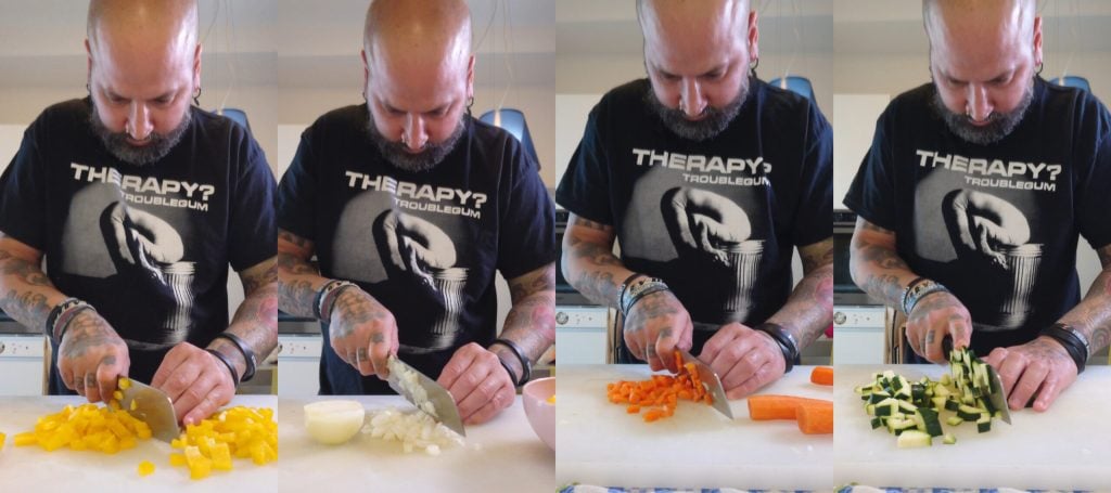 Schnelles Rezept: Gebratener Reis nach asiatischer Art mit saisonalem Gemüse, Erbsen und Eiern [+VIDEO]