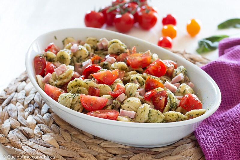 Kalter Nudelsalat mit Pesto und Kirschtomaten