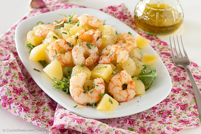 KARTOFFELSALAT MIT GARNELEN