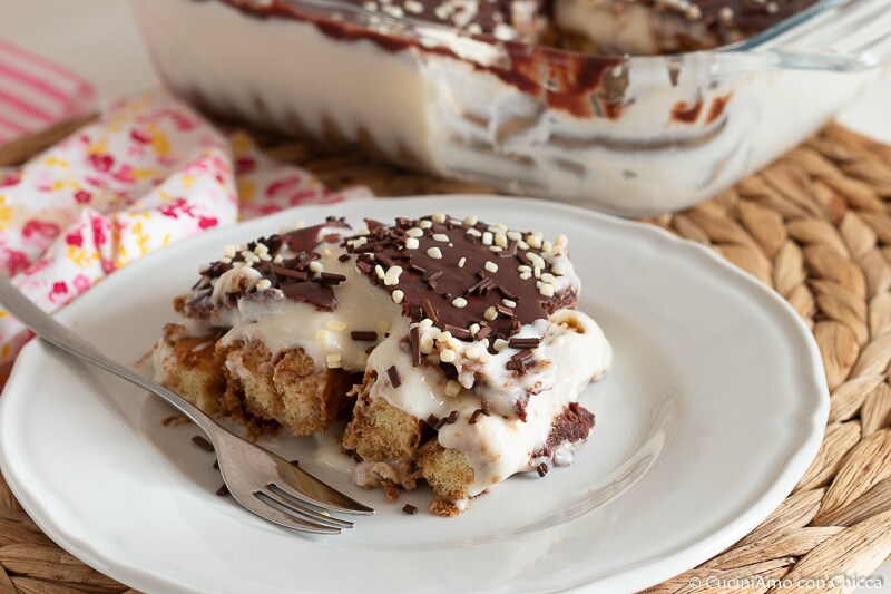 KEKS-DESSERT MIT MILCHCREME UND SCHOKOLADE