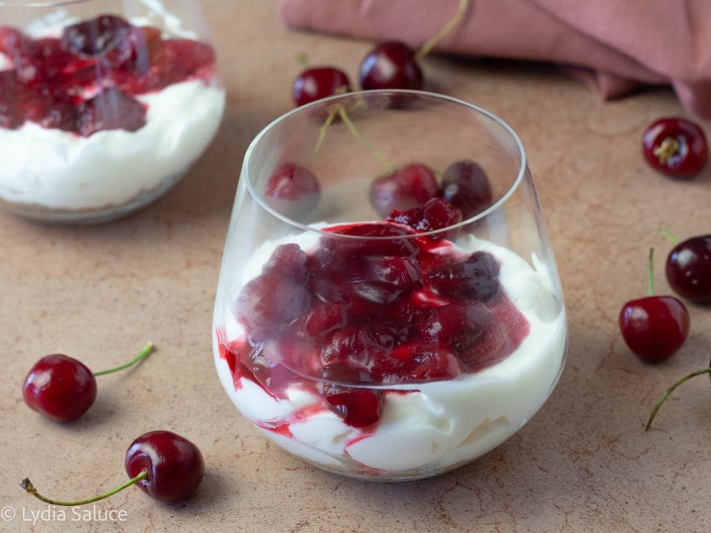 Käsekuchen mit Kirschen
