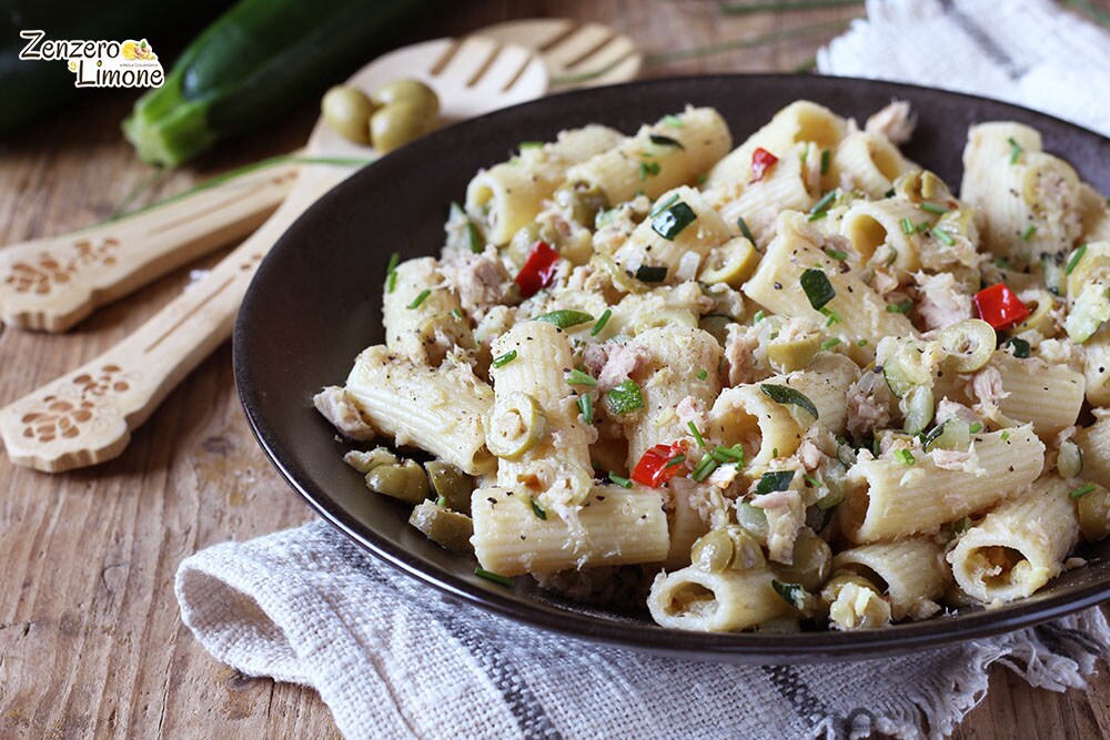 Kalte Pasta mit Thunfisch und Zucchini