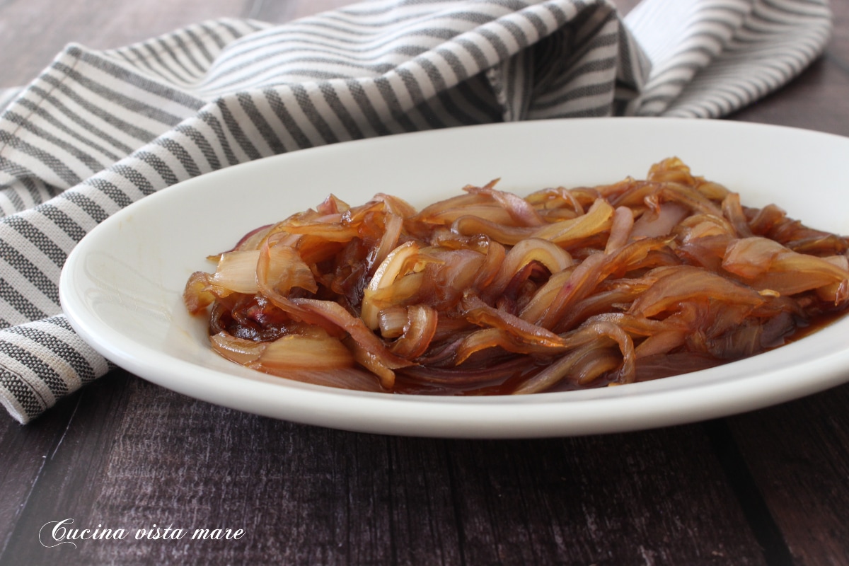 Karamellisierte Breme-Zwiebel