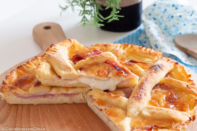 Kartoffelkuchen mit Schinken und Scamorza