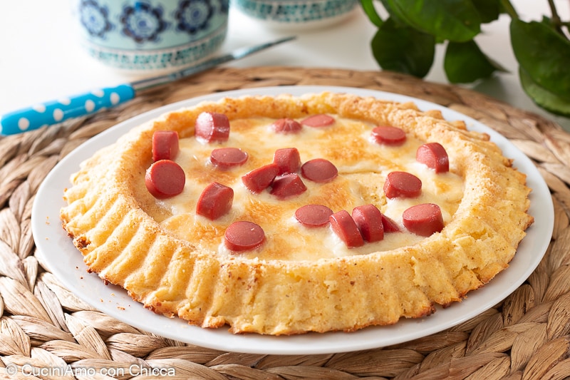 Kartoffelkuchen mit Würstchen