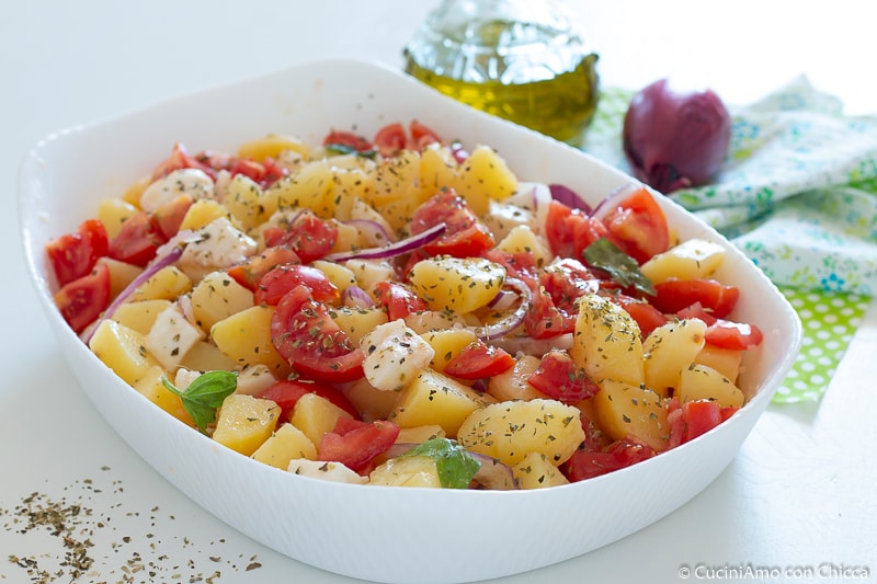 Kartoffelsalat mit Tomaten und Mozzarella