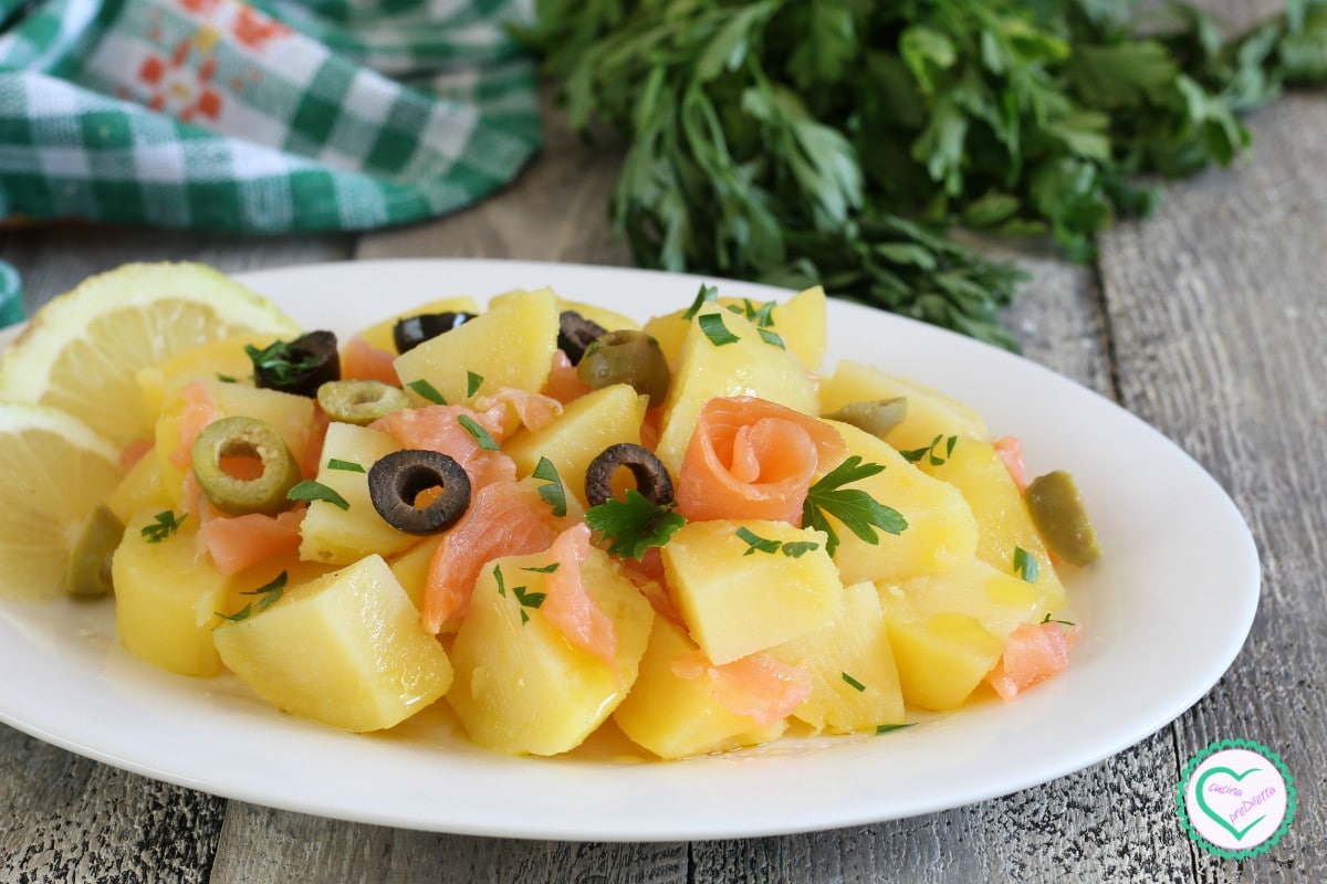 Kartoffelsalat mit geräuchertem Lachs