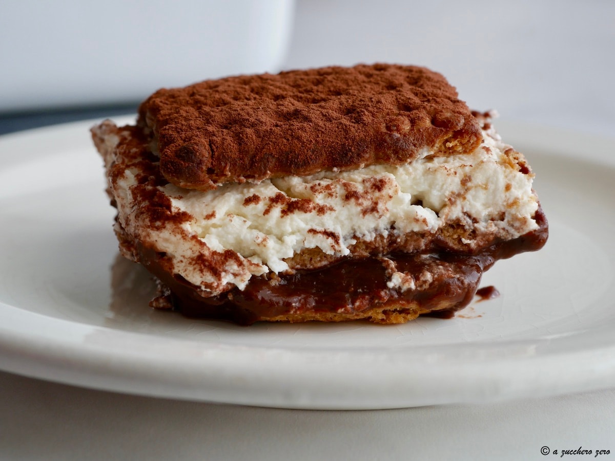 Keks-Schichtdessert mit Vollkorn, Ricotta und Schokolade light