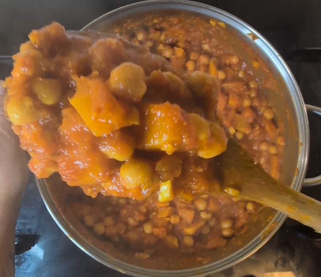 Kichererbsen- Kürbis- und Ingwersuppe