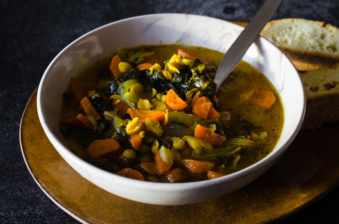 Kichererbsensuppe mit Chicorée und Karotten: ein perfektes Wohlfühlessen für kalte Tage