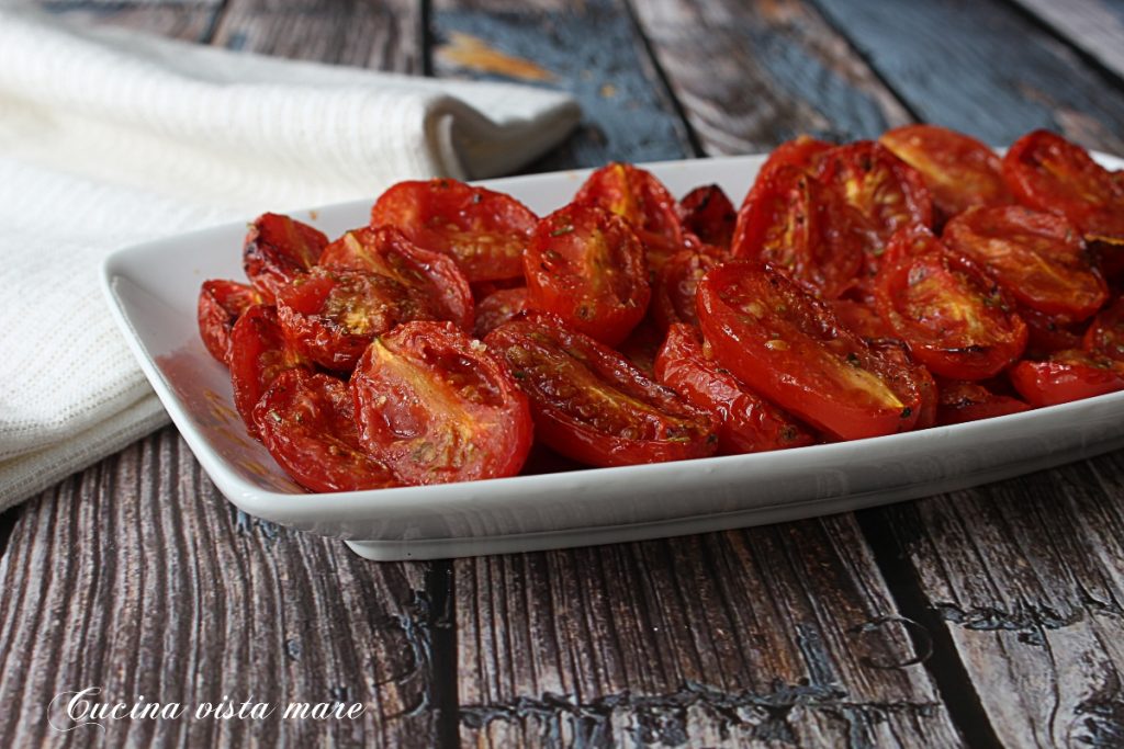 Kleine Tomaten in der Heißluftfritteuse Küche mit Meerblick