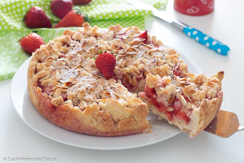 Krümelkuchen mit Erdbeeren und Mandeln super lecker