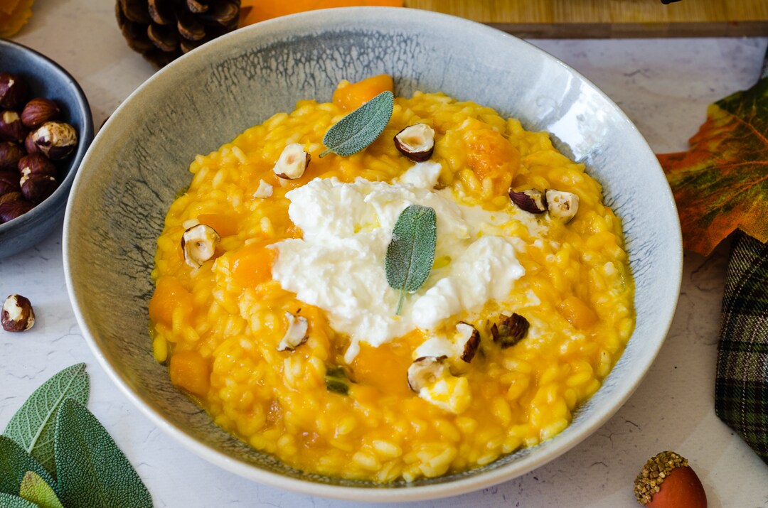 Kürbis- und Stracciatella-Risotto, cremig und köstlich!