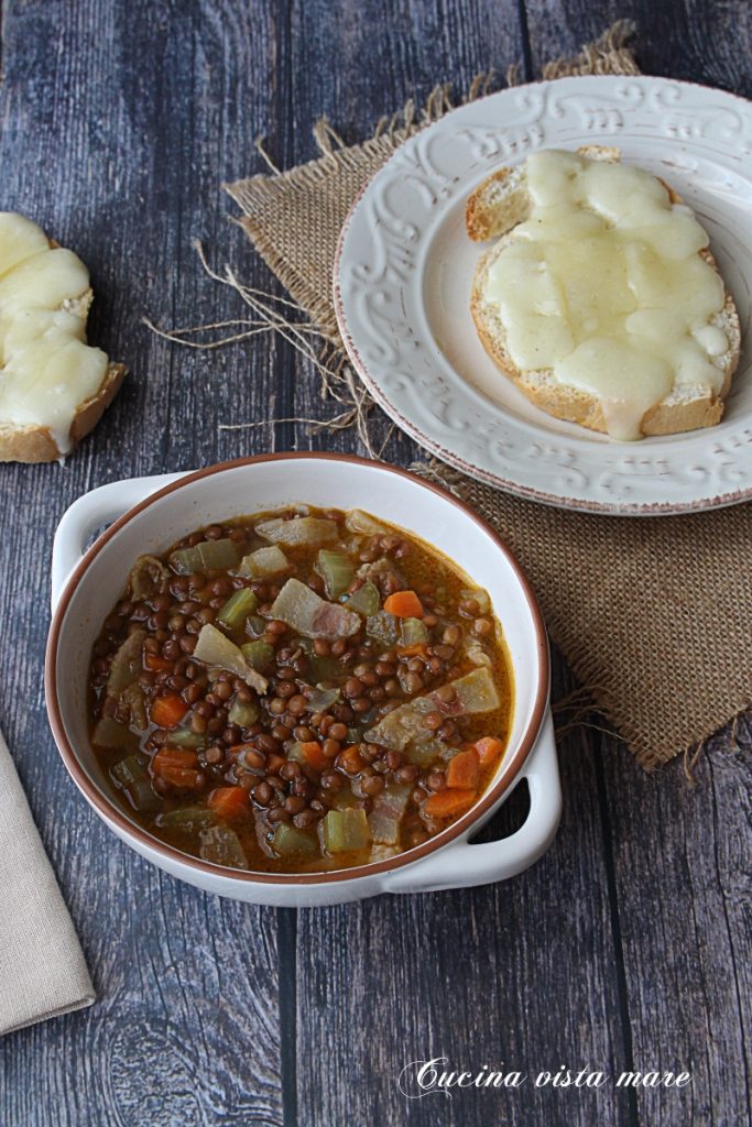 Linsensuppe mit Schweinebacke Küchenaussicht Meer