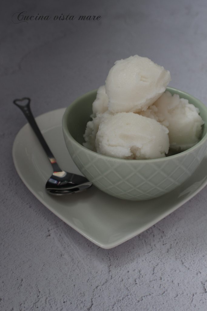 Mandel-Sorbet Küche mit Meerblick