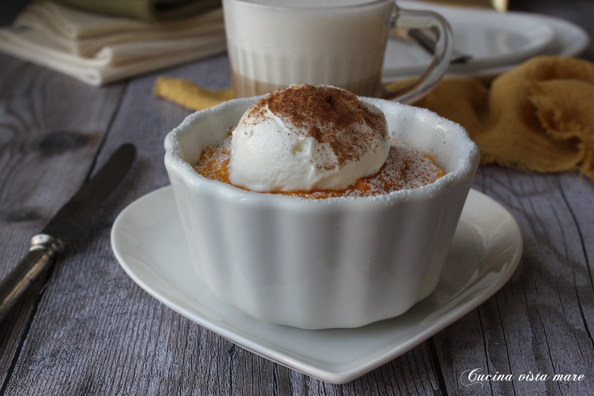 Mikrowellen-Karotten-Mandel-Küchlein