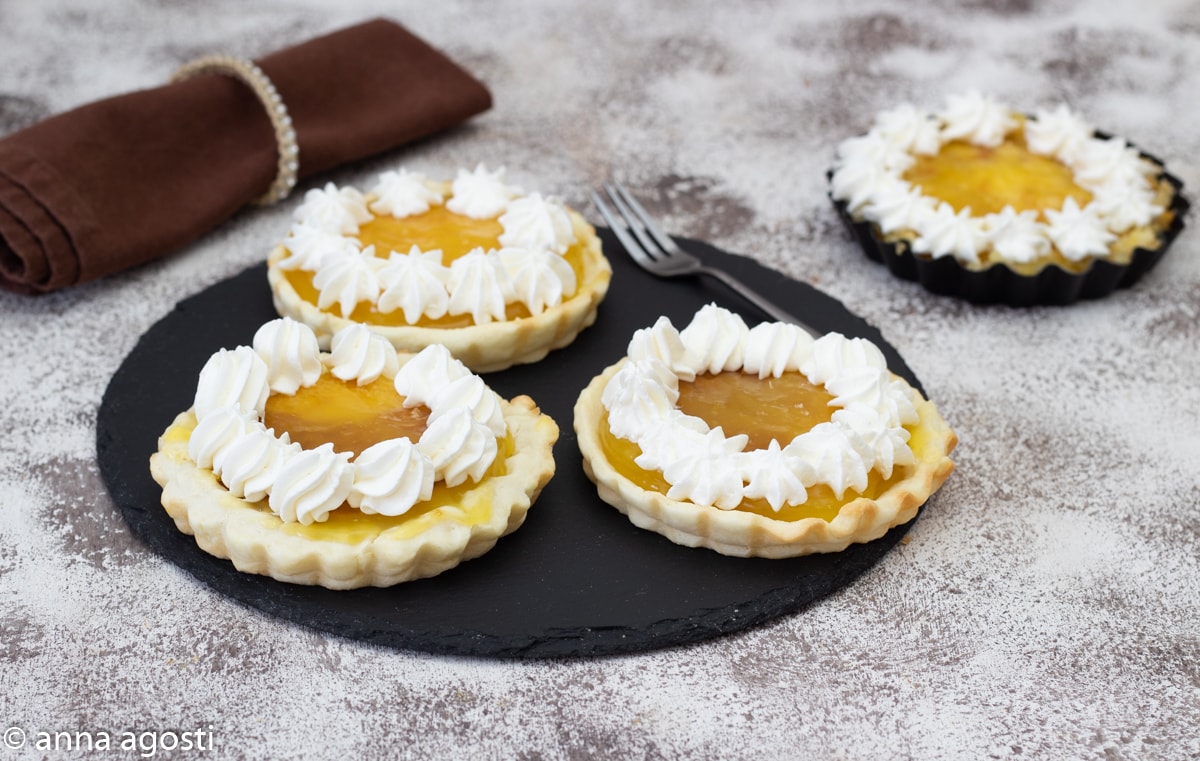 Mürbeteigtörtchen mit Orangencreme