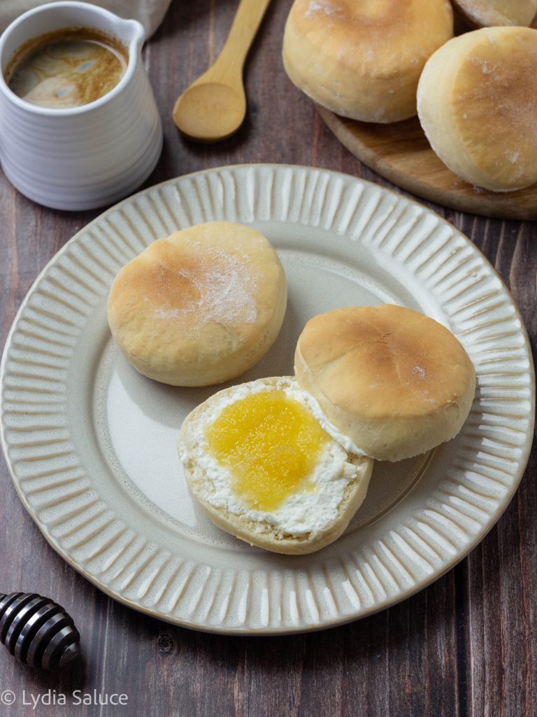 Englische Muffins aus dem Ofen