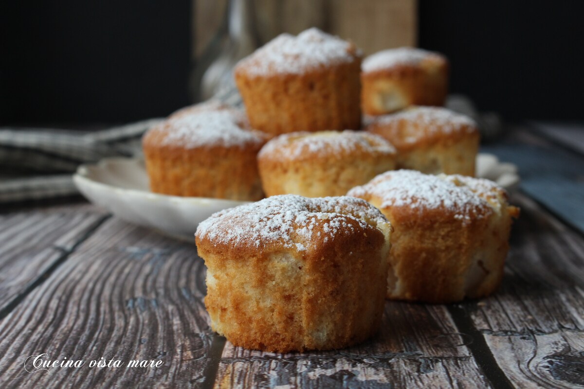Muffins mit Birnen, Honig und Orange