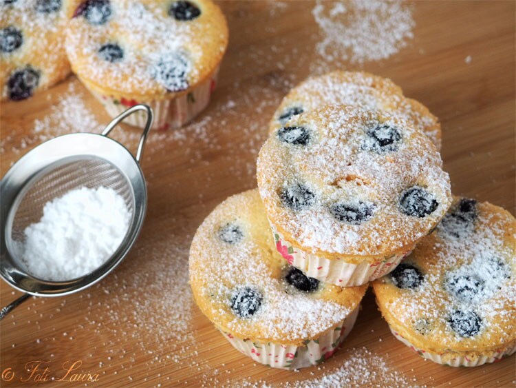 Weiche Muffins mit Schokostückchen und frischen Heidelbeeren – ohne Butter