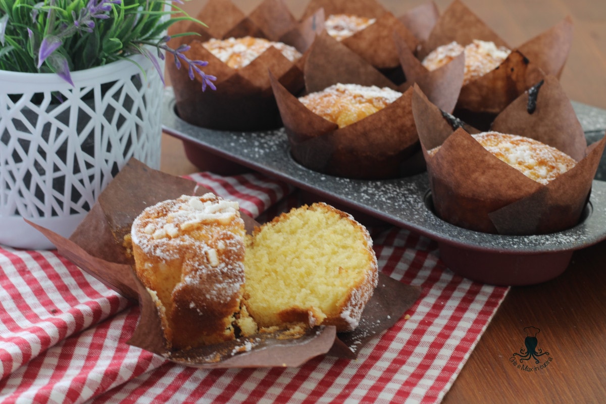 Muffins mit heißer Milch