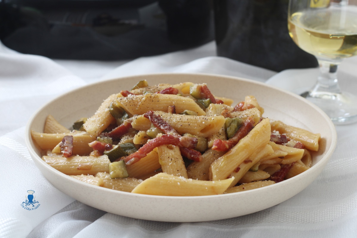 Nudeln mit Zucchini und Speck im Multikocher, mit programmierter Garzeit