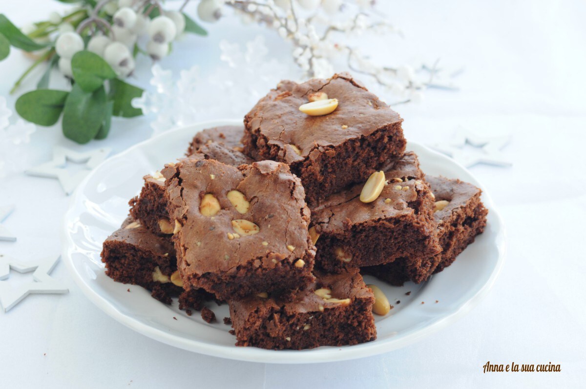 Brownies mit gerösteten und gesalzenen Erdnüssen