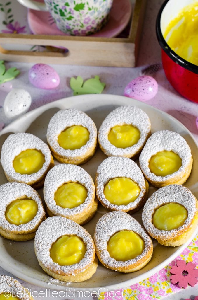 Osterkekse in Ei-Form mit Zitronencreme