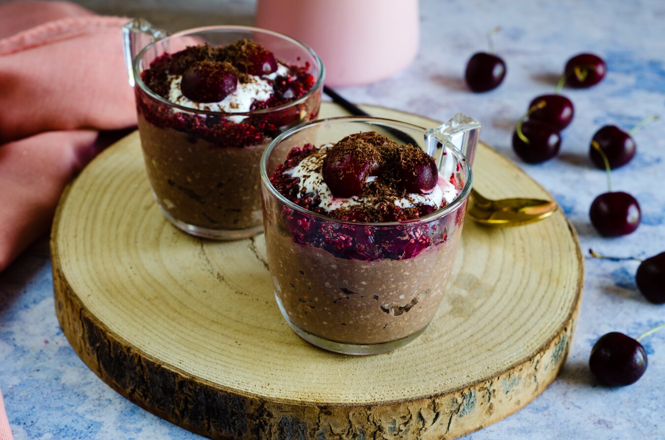 Overnight Porridge Schwarzwald mit Kirschen und Schokolade