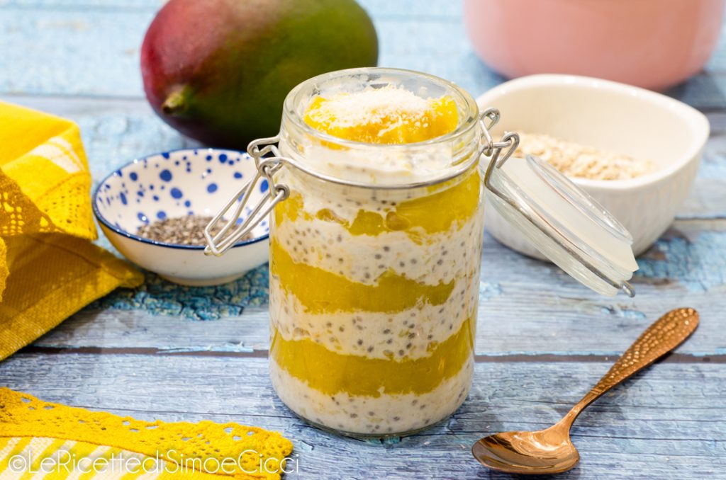 Overnight Porridge mit Mango, Rezept ohne Kochen und glutenfrei