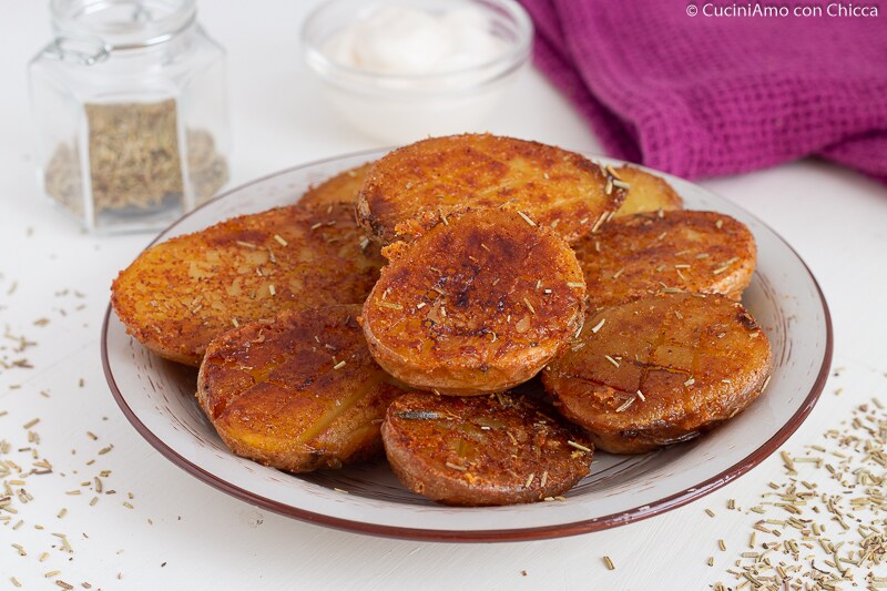 PARMESANKARTOFFELN MIT PAPRIKA Einfache Beilage
